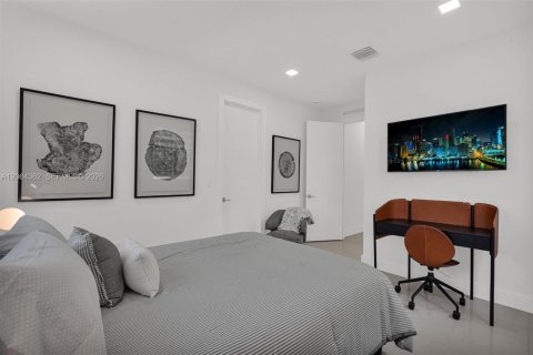 House in Doral, Florida 6 bedrooms, 382.66 sq.m. № 2281908 - photo 26