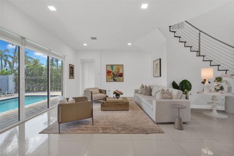 House in Doral, Florida 6 bedrooms, 382.66 sq.m. № 2281908 - photo 9