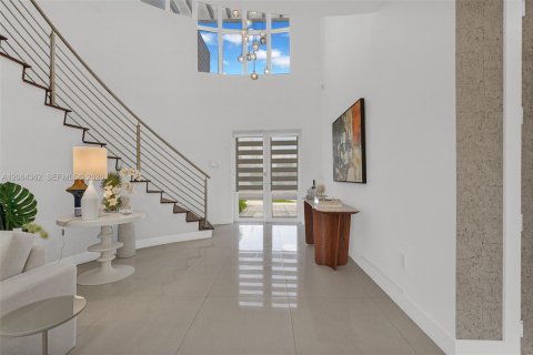 House in Doral, Florida 6 bedrooms, 382.66 sq.m. № 2281908 - photo 20
