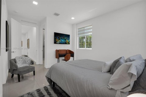 House in Doral, Florida 6 bedrooms, 382.66 sq.m. № 2281908 - photo 25