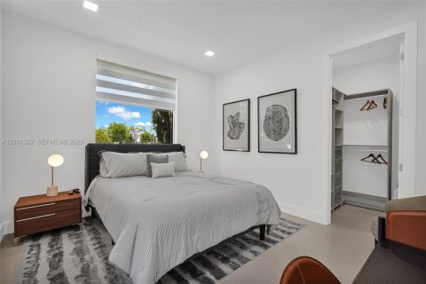 House in Doral, Florida 6 bedrooms, 382.66 sq.m. № 2281908 - photo 27