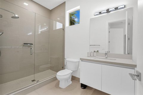 House in Doral, Florida 6 bedrooms, 382.66 sq.m. № 2281908 - photo 29