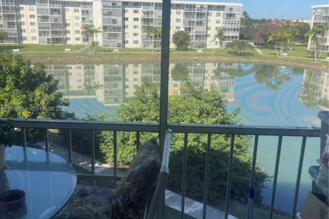 Condominio en alquiler en Aventura, Florida, 1 dormitorio, 71.35 m2 № 1993951 - foto 1