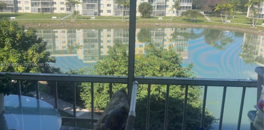 Condominio en Aventura, Florida, 1 dormitorio  № 1993951