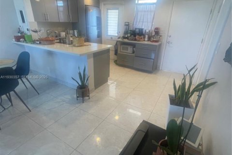 Condominio en alquiler en Aventura, Florida, 1 dormitorio, 71.35 m2 № 1993951 - foto 13