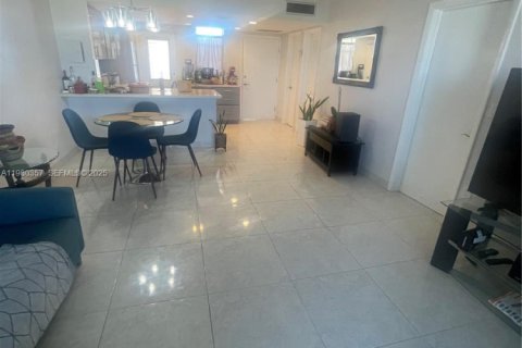 Condominio en alquiler en Aventura, Florida, 1 dormitorio, 71.35 m2 № 1993951 - foto 12