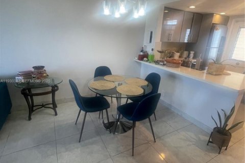 Condominio en alquiler en Aventura, Florida, 1 dormitorio, 71.35 m2 № 1993951 - foto 22