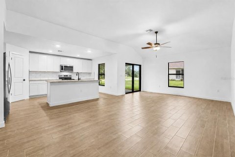 Villa ou maison à vendre à North Port, Floride: 4 chambres, 184.32 m2 № 2149445 - photo 8