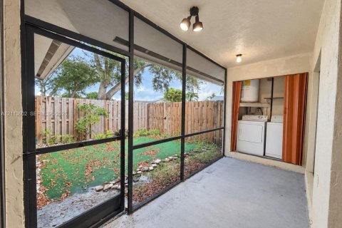 Copropriété à louer à Miami, Floride: 2 chambres, 85.1 m2 № 2434097 - photo 9