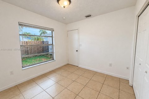 Copropriété à louer à Miami, Floride: 2 chambres, 85.1 m2 № 2434097 - photo 13