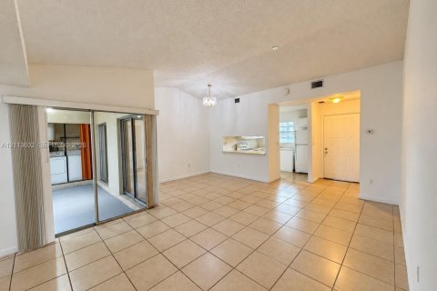 Copropriété à louer à Miami, Floride: 2 chambres, 85.1 m2 № 2434097 - photo 4