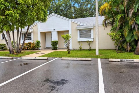 Copropriété à louer à Miami, Floride: 2 chambres, 85.1 m2 № 2434097 - photo 2