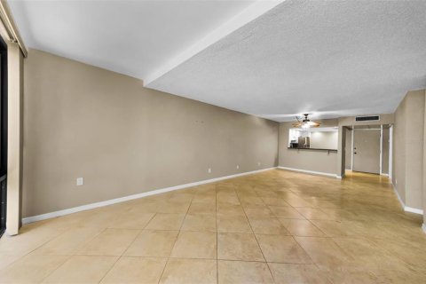 Condo in Largo, Florida, 2 bedrooms  № 1820785 - photo 11