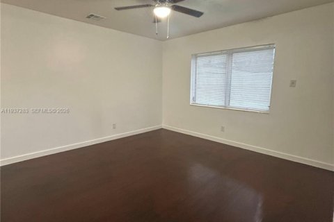 Apartamento en alquiler en Miami, Florida, 2 dormitorios, 194.17 m2 № 2054988 - foto 8