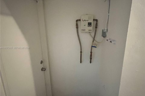 Apartamento en alquiler en Miami, Florida, 2 dormitorios, 194.17 m2 № 2054988 - foto 15