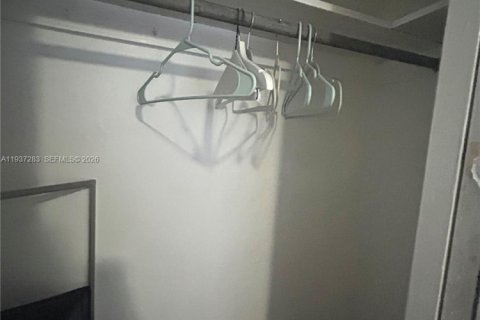 Apartamento en alquiler en Miami, Florida, 2 dormitorios, 194.17 m2 № 2054988 - foto 9