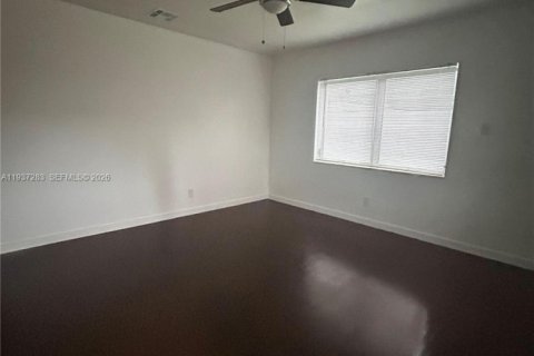 Apartamento en alquiler en Miami, Florida, 2 dormitorios, 194.17 m2 № 2054988 - foto 10