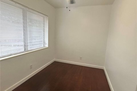 Apartamento en alquiler en Miami, Florida, 2 dormitorios, 194.17 m2 № 2054988 - foto 7