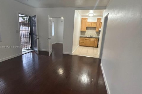 Apartamento en alquiler en Miami, Florida, 2 dormitorios, 194.17 m2 № 2054988 - foto 4