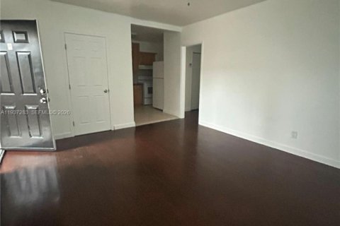 Apartamento en alquiler en Miami, Florida, 2 dormitorios, 194.17 m2 № 2054988 - foto 5