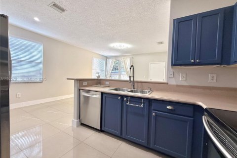 House in Doral, Florida 3 bedrooms, 163.51 sq.m. № 1986399 - photo 7