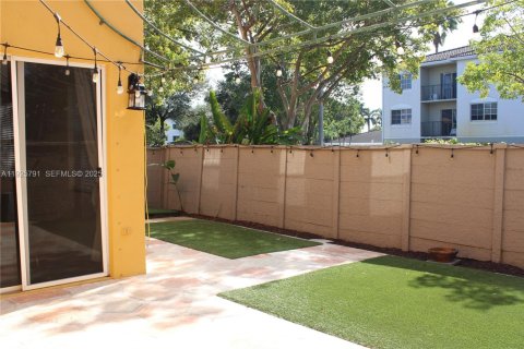 House in Doral, Florida 3 bedrooms, 163.51 sq.m. № 1986399 - photo 19