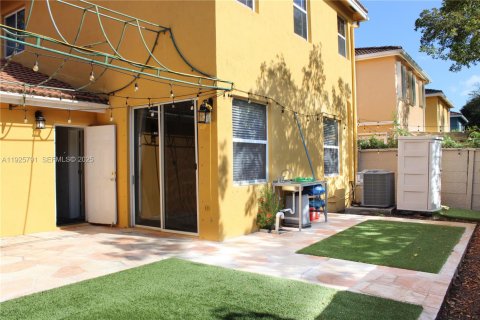 House in Doral, Florida 3 bedrooms, 163.51 sq.m. № 1986399 - photo 20