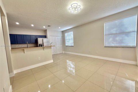 House in Doral, Florida 3 bedrooms, 163.51 sq.m. № 1986399 - photo 6