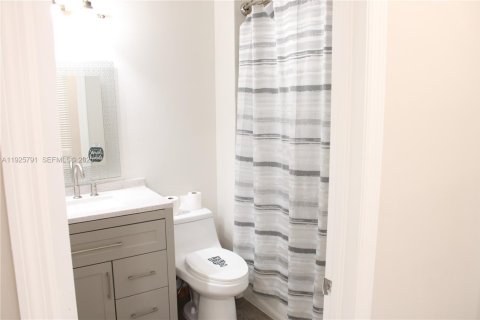 House in Doral, Florida 3 bedrooms, 163.51 sq.m. № 1986399 - photo 15