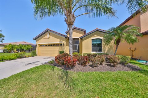 House in Apollo Beach, Florida 2 bedrooms, 179.58 sq.m. № 1631949 - photo 2