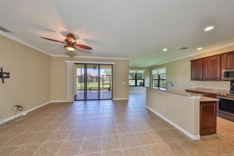 House in Apollo Beach, Florida 2 bedrooms, 179.58 sq.m. № 1631949 - photo 13
