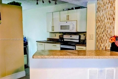 Copropriété à vendre à Coral Springs, Floride: 3 chambres, 108.32 m2 № 2385224 - photo 10