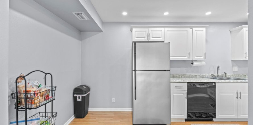 Condominio en West Palm Beach, Florida, 2 dormitorios  № 1119045