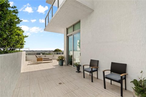 Apartment in Miami, Florida 2 bedrooms № 2012808 - photo 11