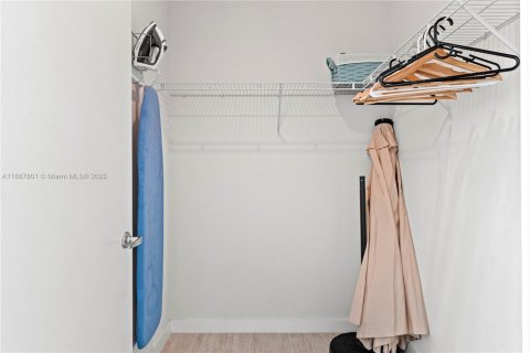 Apartment in Miami, Florida 2 bedrooms № 2012808 - photo 29