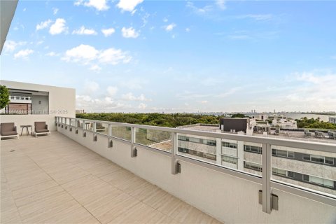 Apartment in Miami, Florida 2 bedrooms № 2012808 - photo 9