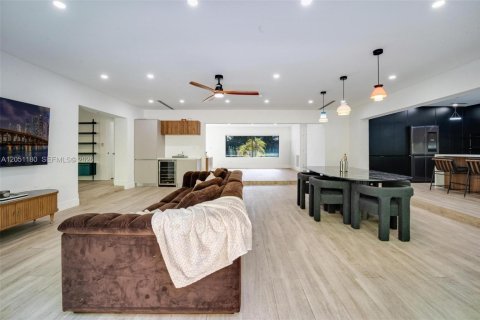 Casa en venta en Miami Shores, Florida, 3 dormitorios, 246.47 m2 № 2173930 - foto 17