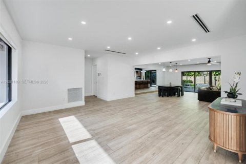 Casa en venta en Miami Shores, Florida, 3 dormitorios, 246.47 m2 № 2173930 - foto 19