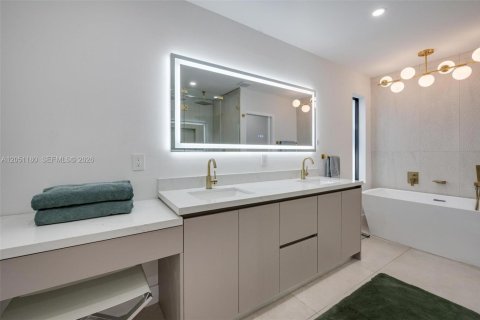 Casa en venta en Miami Shores, Florida, 3 dormitorios, 246.47 m2 № 2173930 - foto 22