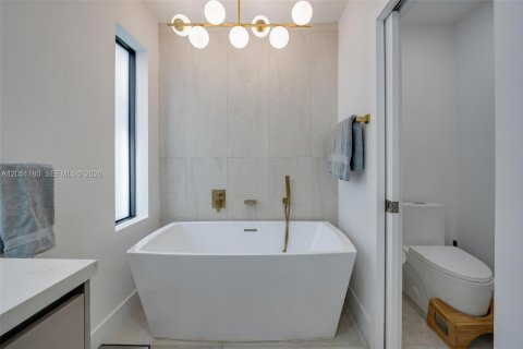 Casa en venta en Miami Shores, Florida, 3 dormitorios, 246.47 m2 № 2173930 - foto 24