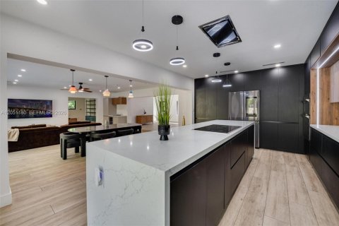 Casa en venta en Miami Shores, Florida, 3 dormitorios, 246.47 m2 № 2173930 - foto 10