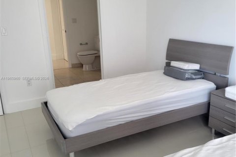 Condominio en alquiler en Miami, Florida, 2 dormitorios, 108.42 m2 № 2029098 - foto 11
