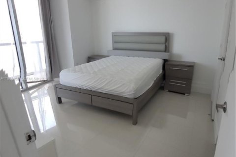 Condominio en Miami, Florida, 2 dormitorios  № 2029098