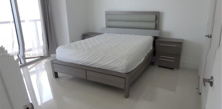 Condominio en Miami, Florida, 2 dormitorios  № 2029098