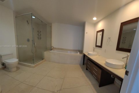 Condominio en alquiler en Miami, Florida, 2 dormitorios, 108.42 m2 № 2029098 - foto 2