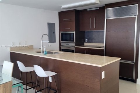 Condominio en alquiler en Miami, Florida, 2 dormitorios, 108.42 m2 № 2029098 - foto 16
