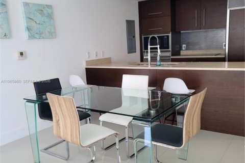 Condominio en alquiler en Miami, Florida, 2 dormitorios, 108.42 m2 № 2029098 - foto 17