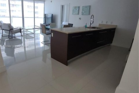 Condominio en alquiler en Miami, Florida, 2 dormitorios, 108.42 m2 № 2029098 - foto 4