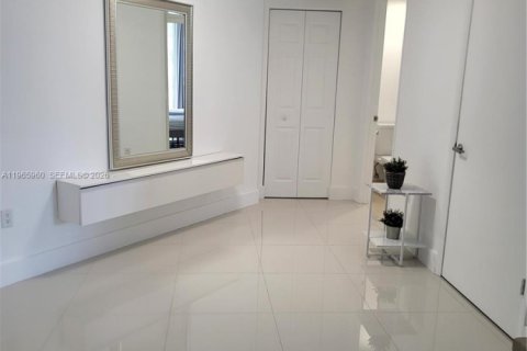 Condominio en alquiler en Miami, Florida, 2 dormitorios, 108.42 m2 № 2029098 - foto 15