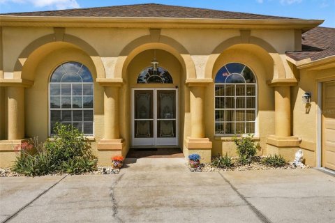 House in Spring Hill, Florida 4 bedrooms, 214.88 sq.m. № 2395592 - photo 4